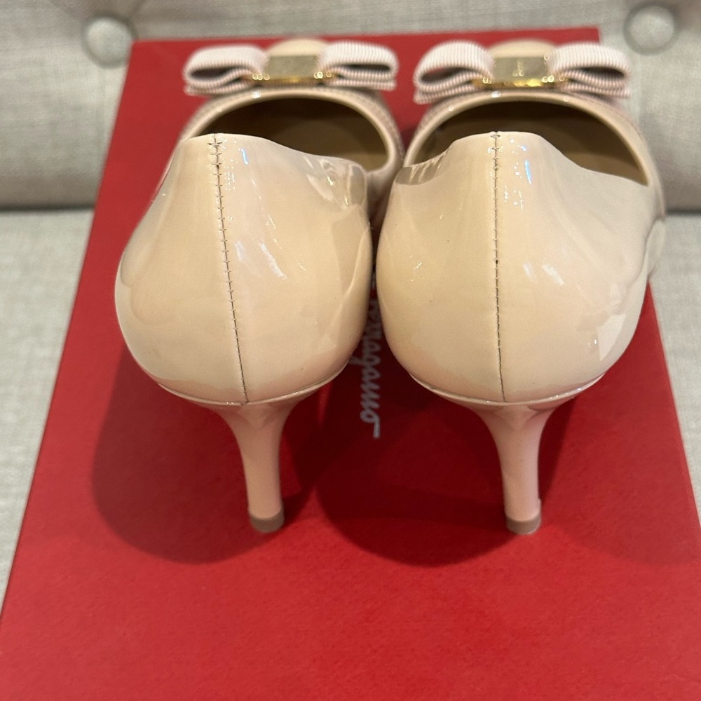 Salvatore Ferragamo Carla 70 7cm New Bisque Patent Calf - Picture 4 of 6